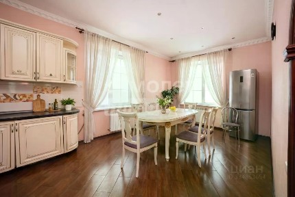 Продается 3-этажный дом, 433,8 м²