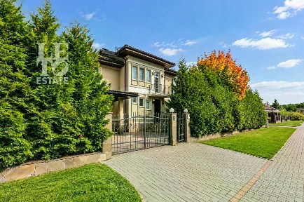 Продается 3-этажный дом, 470 м²