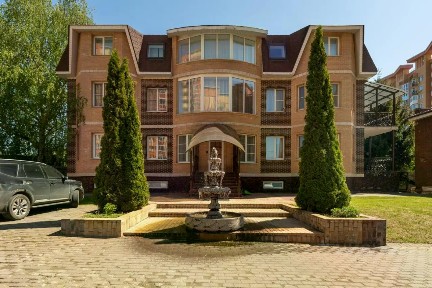 Продается 4-этажный коттедж, 769 м²
