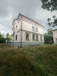 Продается 3-этажный дом, 895 м²