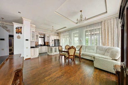 Продается 2-этажный дом, 158 м²