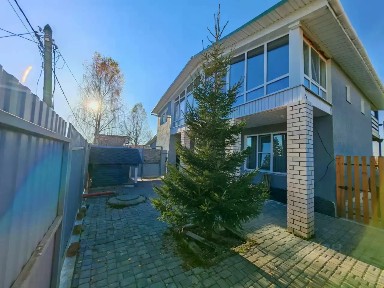 Продается 2-этажный коттедж, 220 м²