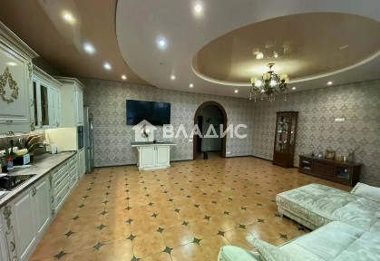 Продается 1-этажный дом, 240 м²