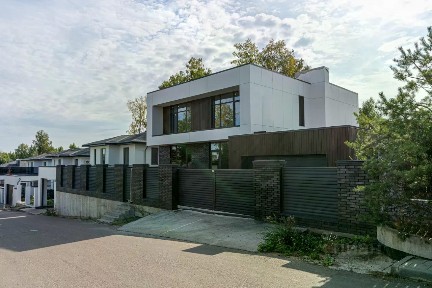 Продается 2-этажный коттедж, 250 м²