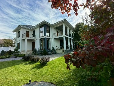 Продается 2-этажный дом, 302 м²