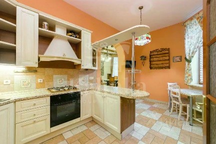 Сдается 4-этажный дом, 500 м²