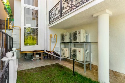 Продается 4-этажный дом, 390 м²