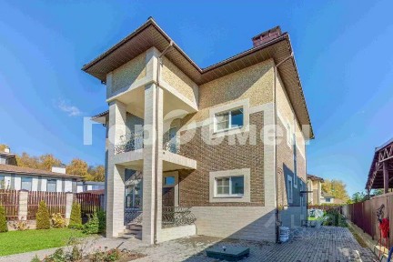 Продается 3-этажный дом, 475,3 м²