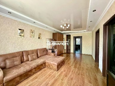 Продается 4-комн. квартира, 97,6 м²