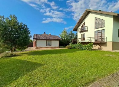 Продается 2-этажный дом, 244 м²