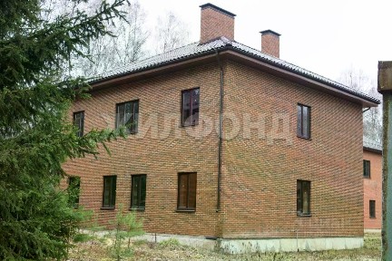 Продается 2-этажный дом, 320 м²
