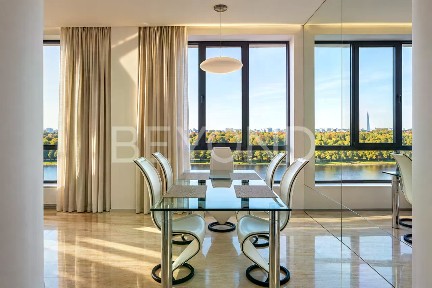 Продается многокомнатная квартира, 306,2 м²