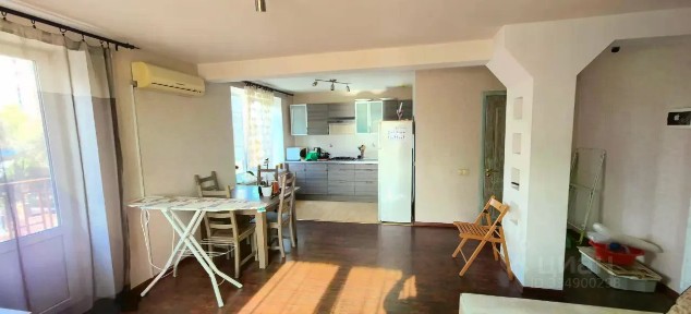 Продается 16/100 часть 3-этажного дома, 215 м²