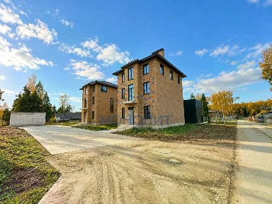 Продается 3-этажный дом, 205 м²