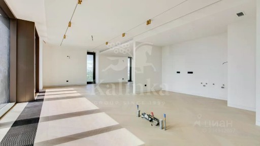 Продается 5-комн. квартира, 266 м²