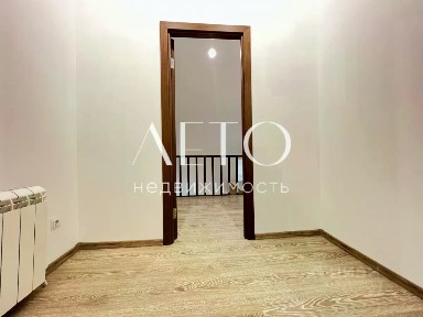 Продается квартира свободной планировки, 189 м²