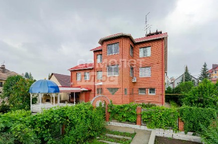 Продается 3-этажный коттедж, 547,5 м²