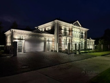 Продается 2-этажный дом, 324 м²