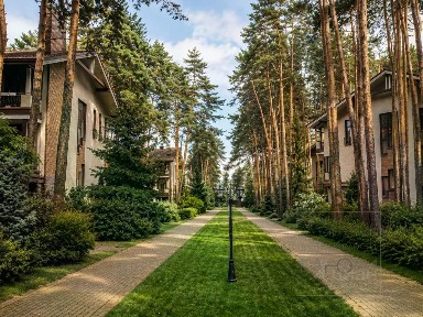 Продается 3-этажный таунхаус, 276 м²