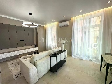 Продается 3-этажный таунхаус, 167 м²