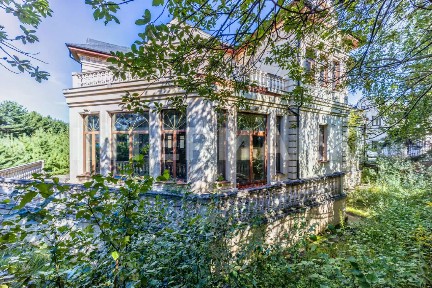 Продается 2-этажный коттедж, 1 480 м²