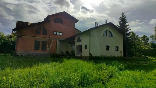 Продается 3-этажный дом, 690 м²