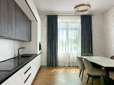 Продается 3-этажный дом, 525 м²