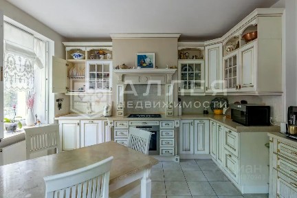 Продается 2-этажный коттедж, 330 м²