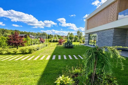 Продается 2-этажный коттедж, 350 м²