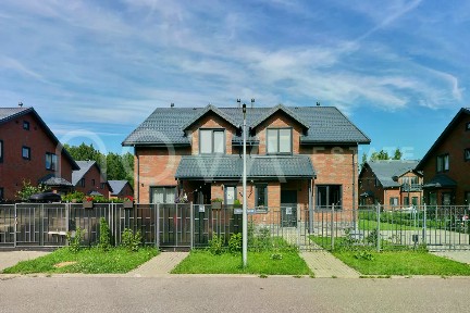Продается 2-этажный таунхаус, 127 м²