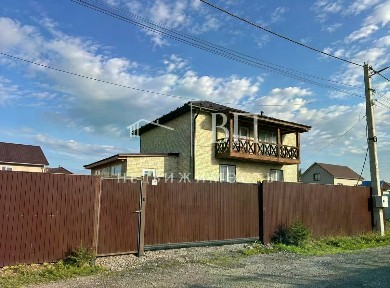 Продается 2-этажный дом, 140 м²