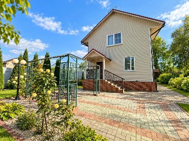 Продается 2-этажный дом, 100 м²