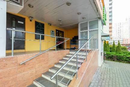 Продается торговая площадь, 185 м²