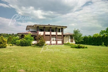 Продается 2-этажный дом, 442 м²