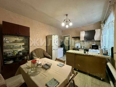 Продается 3-этажный дом, 326 м²
