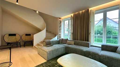 Сдается 3-этажный дом, 270 м²