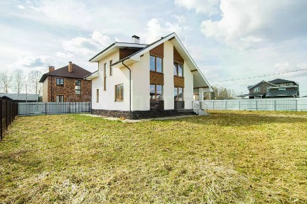 Продается 2-этажный дом, 104 м²