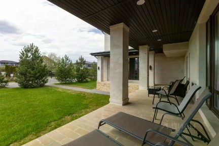 Продается 3-этажный дом, 687 м²
