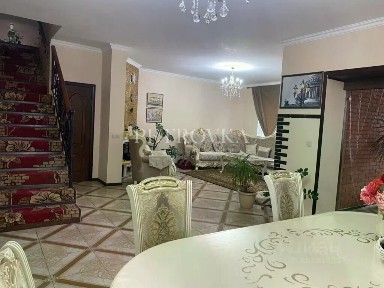 Продается 2-этажный дом, 295 м²