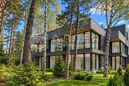 Продается 2-этажный коттедж, 550 м²