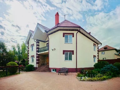 Продается 3-этажный дом, 401,3 м²
