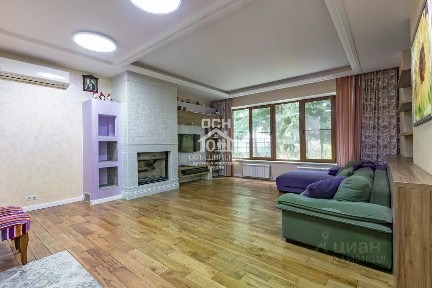 Сдается 2-этажный дом, 246 м²