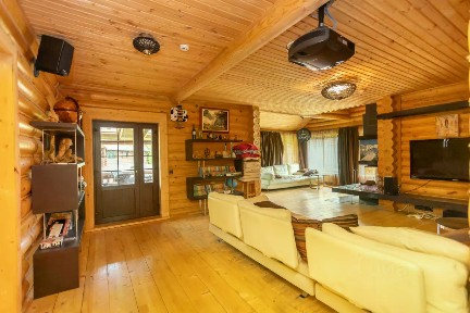 Сдается 2-этажный дом, 250 м²