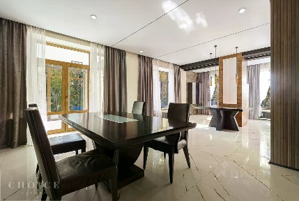Сдается 2-этажный дом, 650 м²