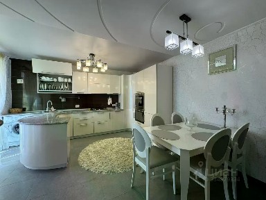 Продается 4-комн. квартира, 137,4 м²