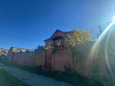 Продается 3-этажный дом, 427 м²