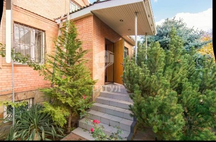 Продается 2-этажный дом, 220 м²