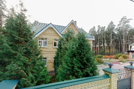 Продается 3-этажный дом, 1 094 м²