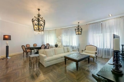 Продается 4-комн. квартира, 204 м²