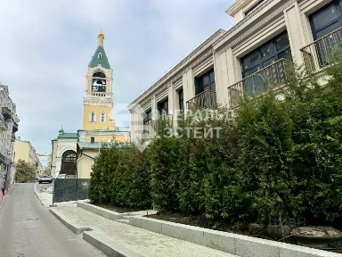 Продается 4-комн. квартира, 233 м²